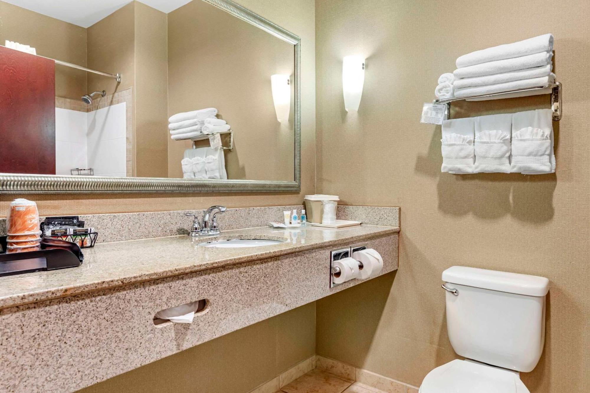 Comfort Suites Palestine Kültér fotó